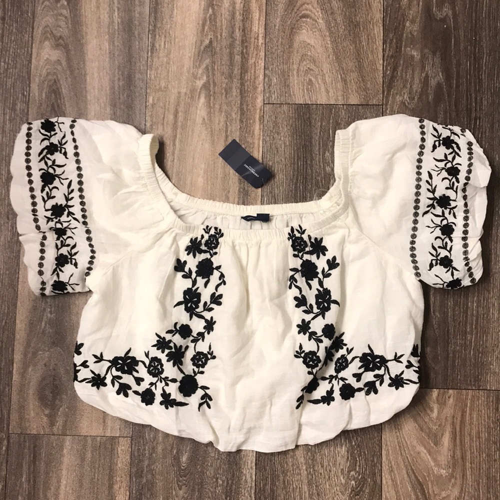 American Eagle Crop Top embroidered Sz M